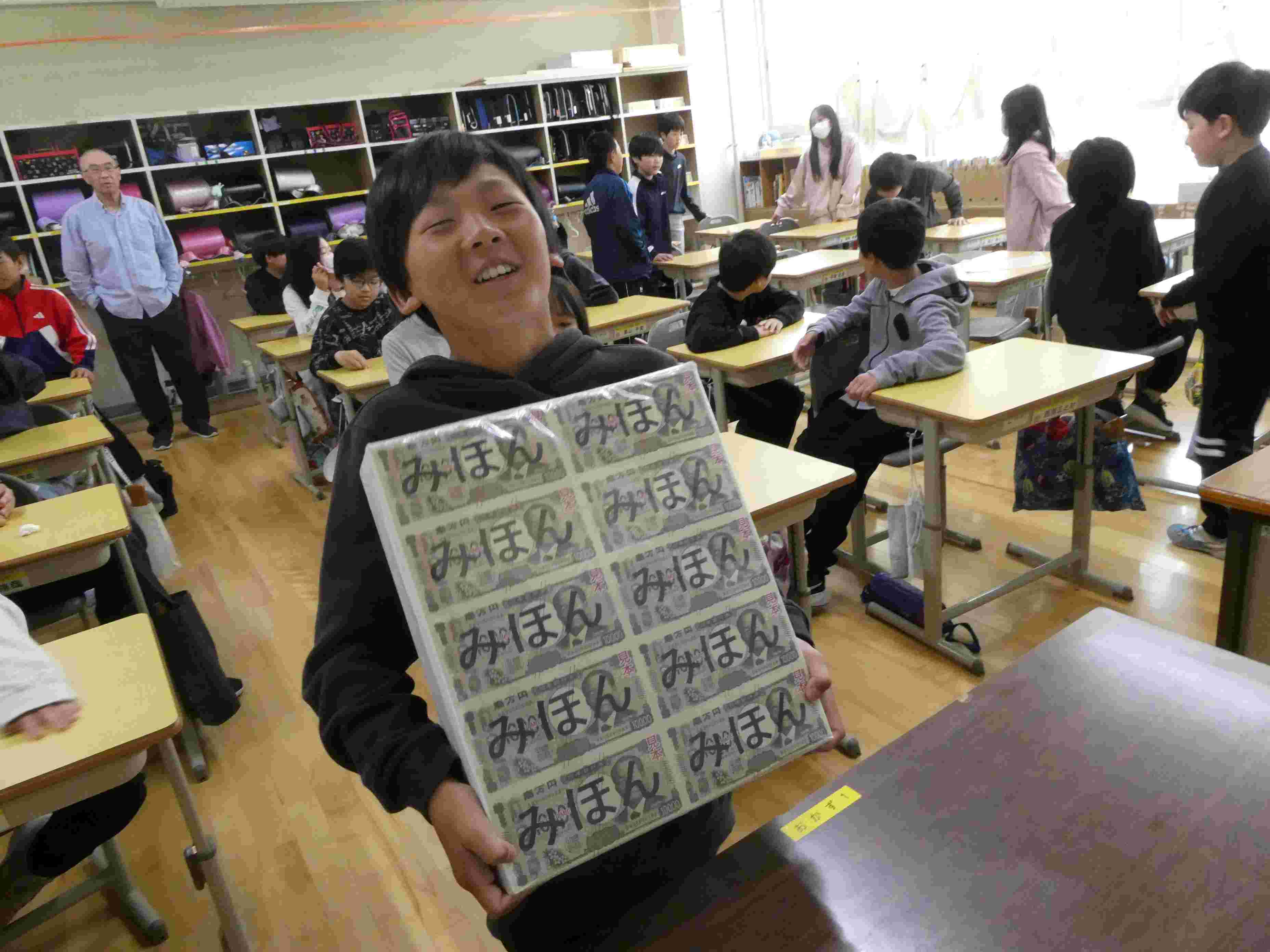 6年生租税教室2.JPG