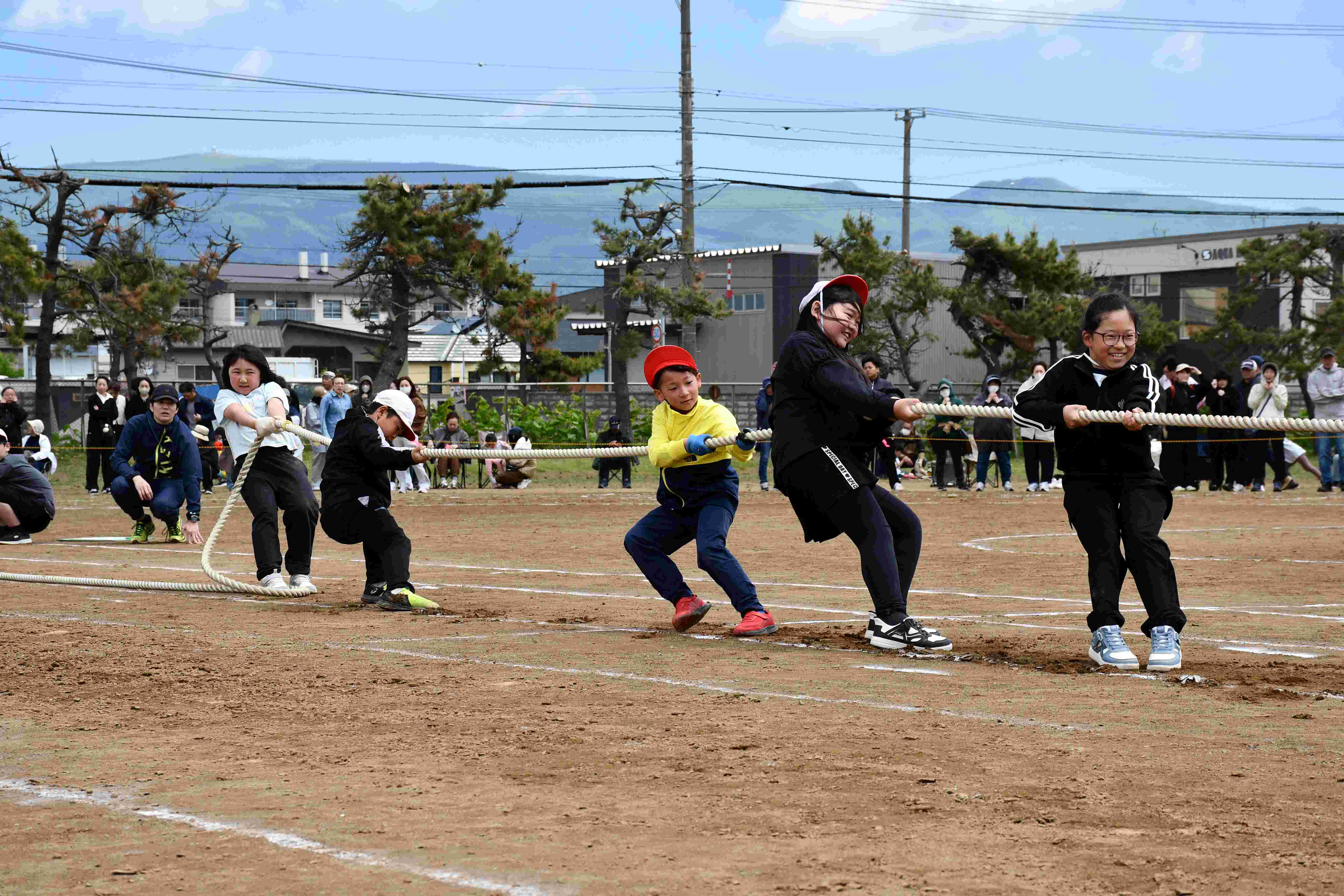 3年 綱引き.JPG